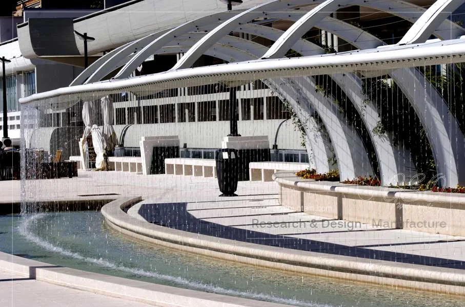 Curved rain-curtain fountain (falling-water fountain)
